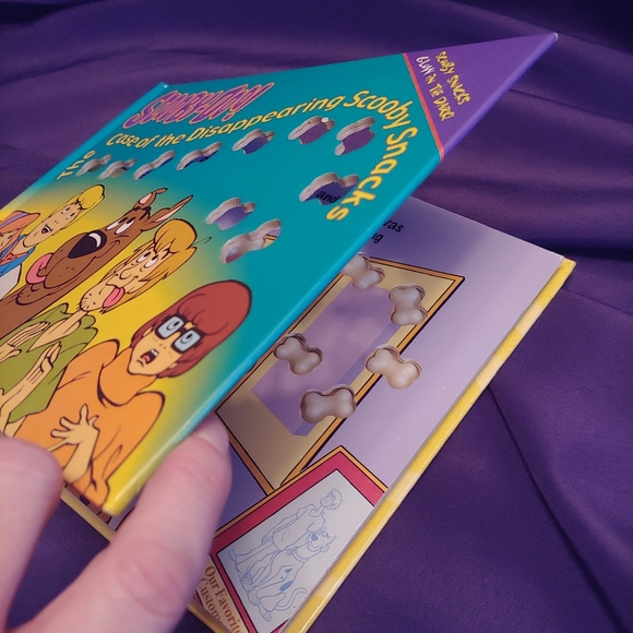 SCOOBY-DOO glow in dark book - Picture 3 of 4